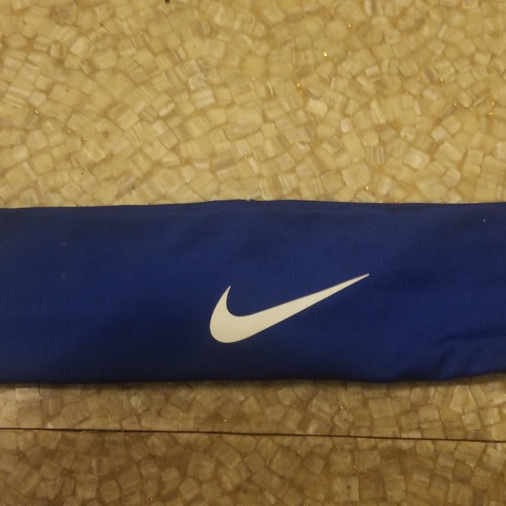 NWOT Woman's Nike headband